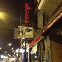 Photo prise au Rebel Bar &amp;amp; Grill par Alvin C. le4/3/2012