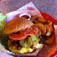 Photo taken at Fuddruckers by Tom S. on 4/9/2012