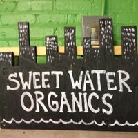 รูปภาพถ่ายที่ Sweet Water Organics โดย KatieFelten เมื่อ 4/13/2012