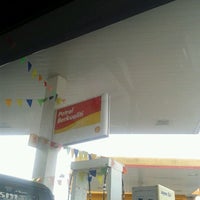 Foto diambil di Shell Donggongon oleh Queenz D. pada 6/2/2012