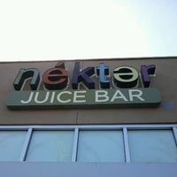 Foto tomada en Nekter Juice Bar  por Gaege R. el 6/5/2012