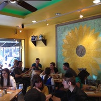 5/20/2012 tarihinde vlad a.ziyaretçi tarafından Sunflower Cafe - Brooklyn'de çekilen fotoğraf