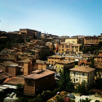 7/15/2012 tarihinde Viktorziyaretçi tarafından Hotel Minerva Siena'de çekilen fotoğraf