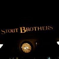 Foto tirada no(a) Stout Brothers Irish Pub &amp;amp; Restaurant por Jeny L. em 7/21/2012
