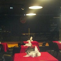 Foto scattata a K2 Restaurant and Lounge da Lisa M. il 8/31/2012