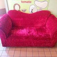 Снимок сделан в The Couch Tomato Café пользователем Duy N. 8/13/2012