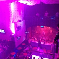 Foto tomada en La Condesa Bar &amp;amp; Club  por Anthony L. el 6/14/2012