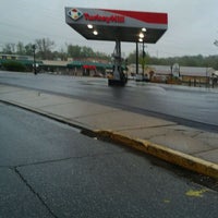 Photo taken at Turkey Hill Minit Markets by Elizabeth M. on 4/23/2012