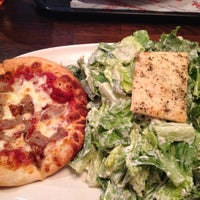 Foto tirada no(a) Uncle Maddio&amp;#39;s Pizza Joint por Matthew em 8/11/2012