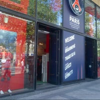 du Paris Saint-Germain (PSG) - Sporting Shop in Champs-Élysées