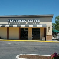 Photo taken at Starbucks by Fernando M. on 6/8/2012