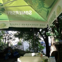 รูปภาพถ่ายที่ Кафе Royal โดย Georgi N. เมื่อ 7/20/2012