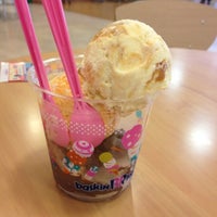 Photo taken at Baskin-Robbins by Kiyoshi Y. on 6/22/2012