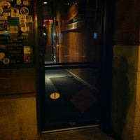 Foto tomada en Mulligan&amp;#39;s Pub  por Summer W. el 3/8/2012
