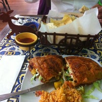 4/28/2012 tarihinde Ashley S.ziyaretçi tarafından Siete Luminarias Restaurant'de çekilen fotoğraf