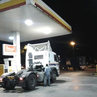 รูปภาพถ่ายที่ Shell โดย mj y. เมื่อ 3/30/2012