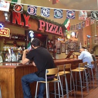 Снимок сделан в Uncle Rocco’s Famous NY Pizza пользователем Hector A. 7/8/2012