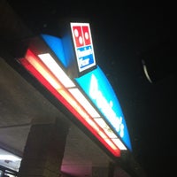 Photo taken at Domino&amp;#39;s Pizza by Robert on 9/5/2012