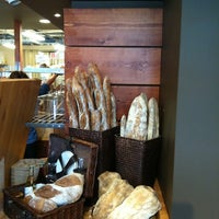 Foto tomada en Beyond Bread Artisan Bakery  por Aron B. el 7/16/2012