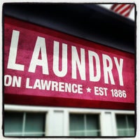 Photo prise au Laundry On Lawrence par Alex T. le5/16/2012