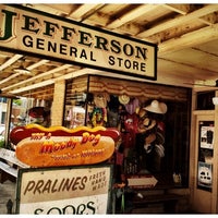 Foto tirada no(a) Jefferson General Store por Brian M. em 5/24/2012