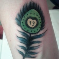 7/17/2012 tarihinde Tiffany G.ziyaretçi tarafından Rose Tattoo Parlor'de çekilen fotoğraf