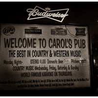 Foto tomada en Carol&amp;#39;s Pub  por Jonathan R. el 8/25/2012