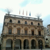 รูปภาพถ่ายที่ Ayuntamiento de Castellón โดย Fátima R. เมื่อ 4/5/2012