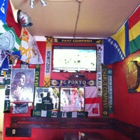 5/5/2012 tarihinde George K.ziyaretçi tarafından 4-4-2 Soccer Bar'de çekilen fotoğraf