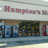 รูปภาพถ่ายที่ Hampton&amp;#39;s Market โดย John R. เมื่อ 6/26/2012