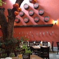 6/2/2012 tarihinde Chef Mary G.ziyaretçi tarafından La Lupe'de çekilen fotoğraf