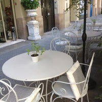 Foto tirada no(a) Hortensia Restaurant por Quartersbcn R. em 6/20/2012