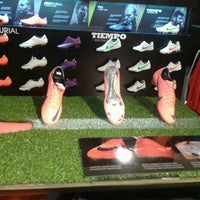 Nike - Tienda de artículos deportivos en Viña del Mar