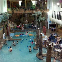 รูปภาพถ่ายที่ Edgewater Hotel and Waterpark โดย Paula W. เมื่อ 5/25/2012