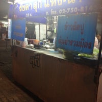 Photo taken at รัชดา สุกี้อาหารตามสั่ง @ หน้าบิ๊กซีบางพลี by Boommy K. on 2/16/2012
