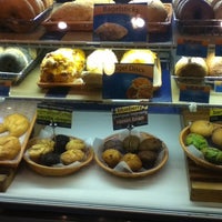 Photo taken at Bagelheads by Andy W. on 3/28/2012