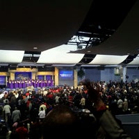 2/12/2012 tarihinde Brandon G.ziyaretçi tarafından Living Word Christian Center'de çekilen fotoğraf