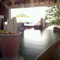 Foto tirada no(a) Dockers Waterfront Restaurant &amp; Bar por Frank R. em 8/24/2012