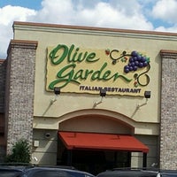 Photo taken at Olive Garden by John H. on 8/20/2012