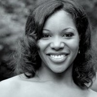2/16/2012にJocelyn H.がLluvia Hair Studioで撮った写真