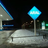 รูปภาพถ่ายที่ Aral โดย Marko A. เมื่อ 2/13/2012