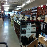 รูปภาพถ่ายที่ Bottles Fine Wine โดย Spencer D. เมื่อ 3/26/2012