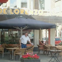 รูปภาพถ่ายที่ De Lorenzo IJs en Koffie โดย Alessandro D. เมื่อ 8/22/2012