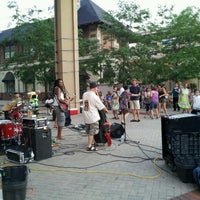 รูปภาพถ่ายที่ Downtown Evanston โดย Jodi F. เมื่อ 7/6/2012