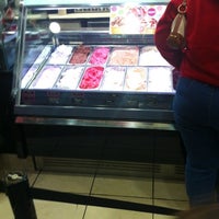 Photo taken at Cold Stone Creamery by Maria N. on 5/12/2012