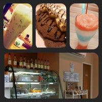 รูปภาพถ่ายที่ Twilight Coffee &amp;amp; Bakery โดย Tangme&amp;#39; T. เมื่อ 4/6/2012