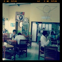 Foto diambil di Son Cubano Café Gourmet &amp; Restaurante oleh Ricardo pada 4/18/2012