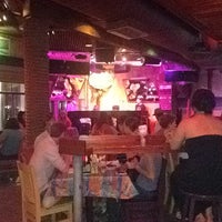 5/23/2012 tarihinde Jeremy F.ziyaretçi tarafından Rum Runners Dueling Piano Bar'de çekilen fotoğraf