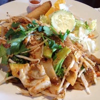Foto tomada en Amarin Thai Restaurant  por Chris K. el 3/26/2012