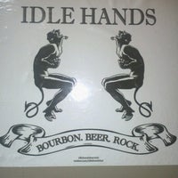 8/26/2012 tarihinde Carlos M.ziyaretçi tarafından Idle Hands Bar'de çekilen fotoğraf